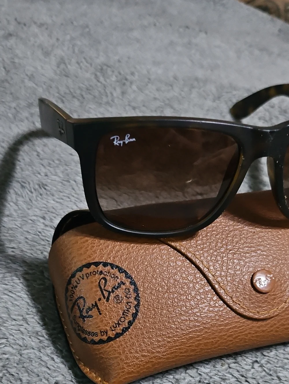 Rayban Justin Model Number: RB4165 With Black Case And Cloth